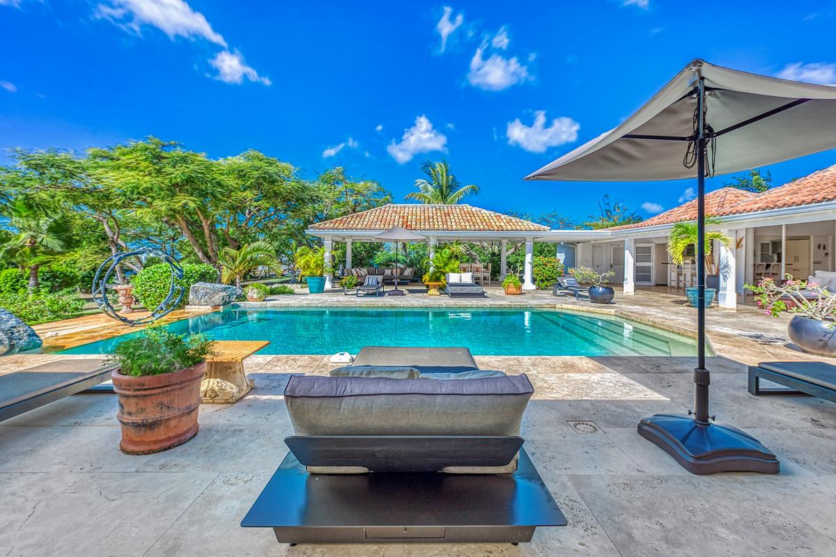 Villa rental Terres Basses St Martin - Pool and deck chair